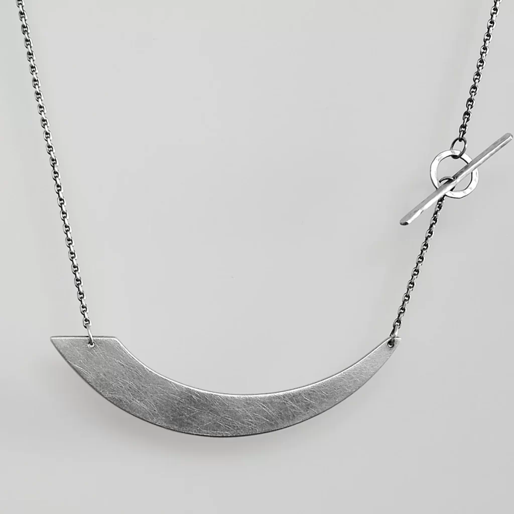 saberly neckace back