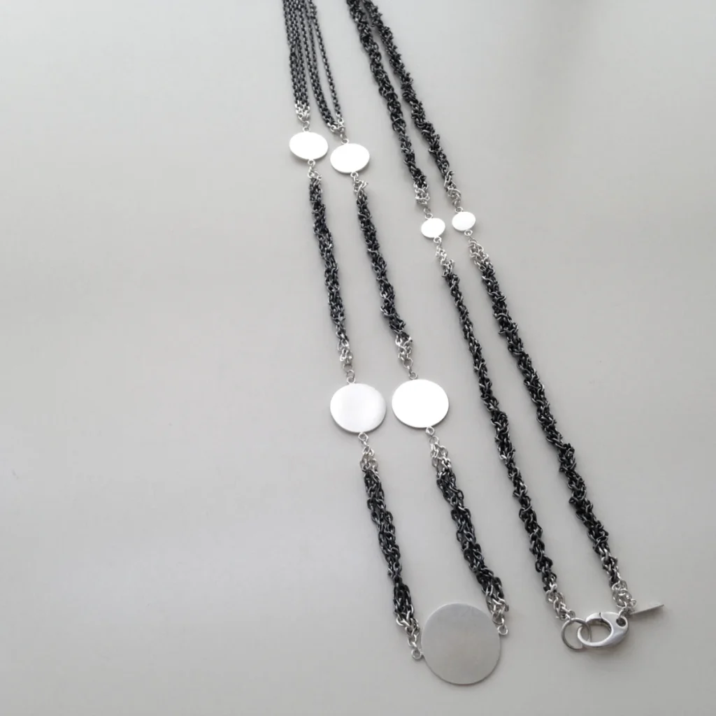long chain with nine disks