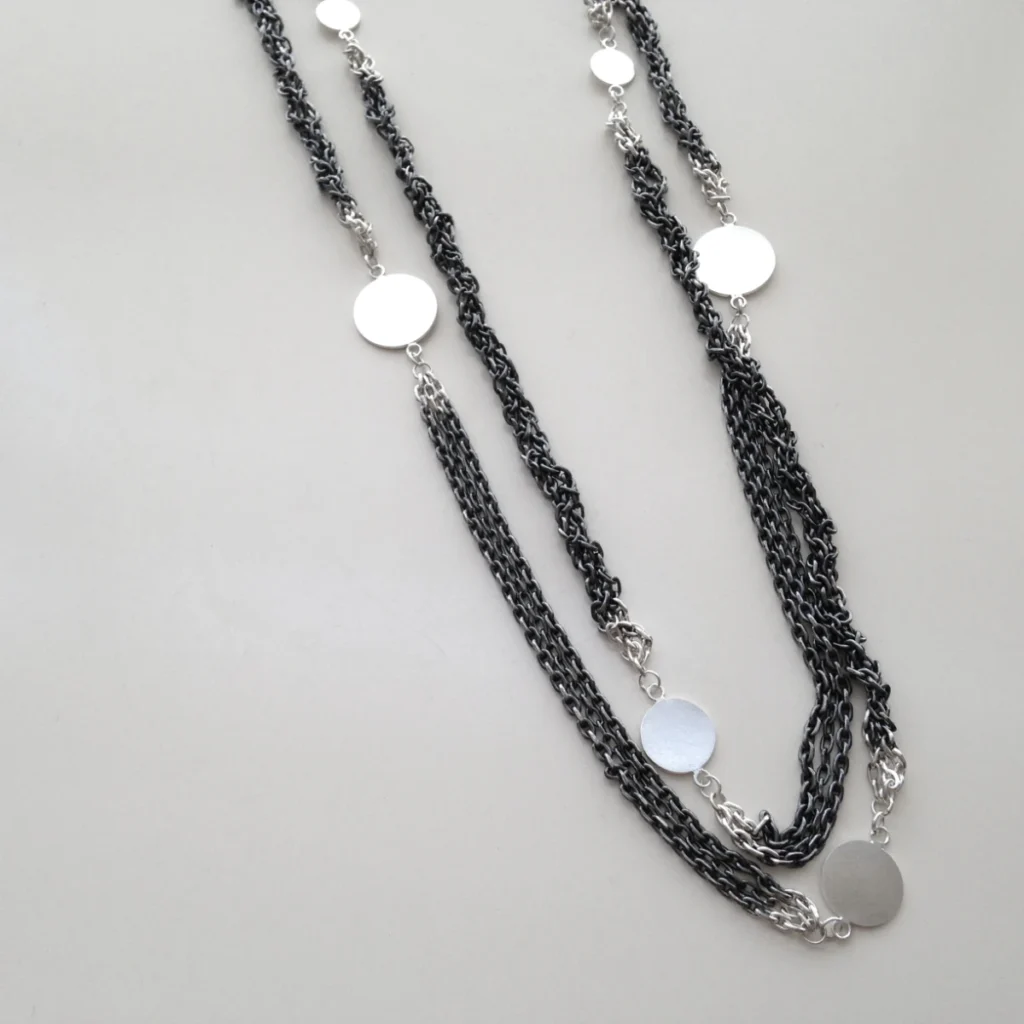 long chain with nine disks closeup