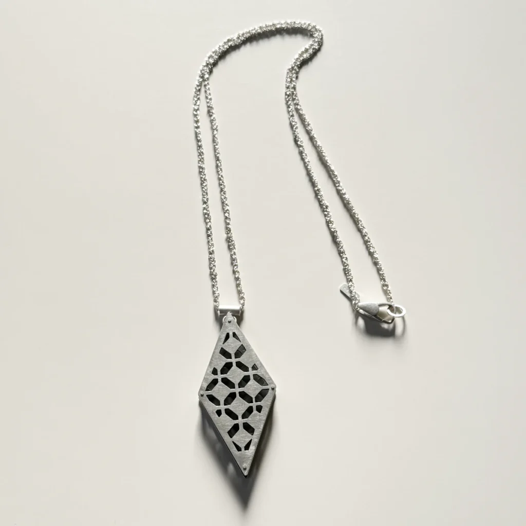 moresque diamond pendant - a side