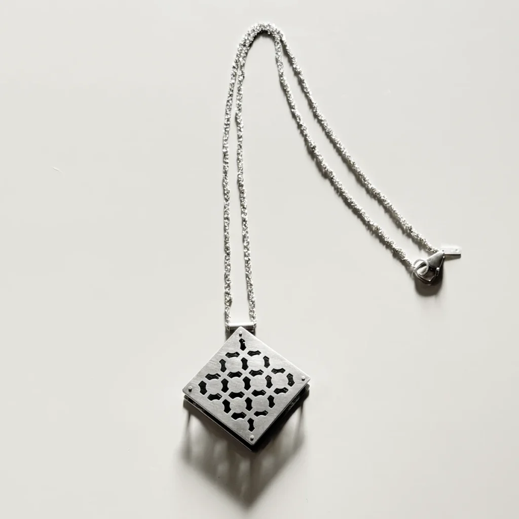 square moresque pendant - a side
