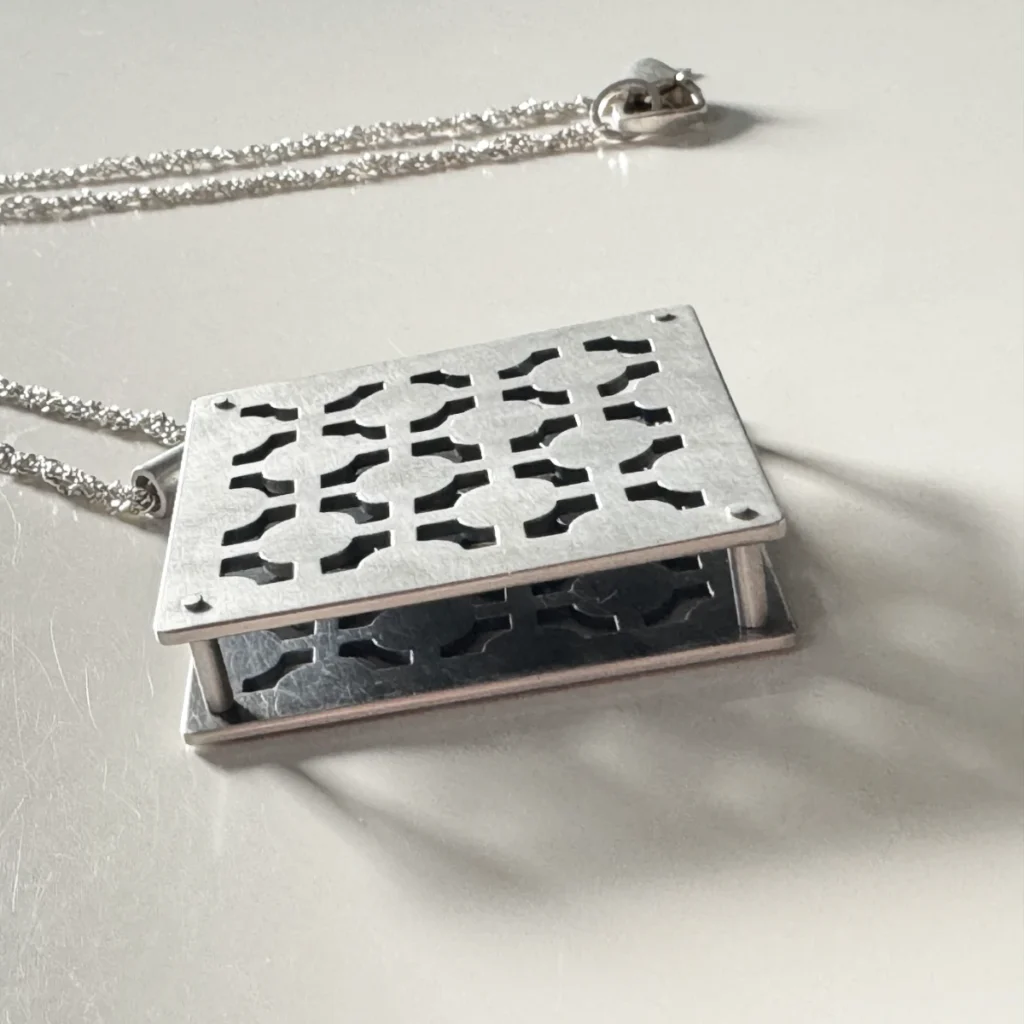square moresque pendant - detail