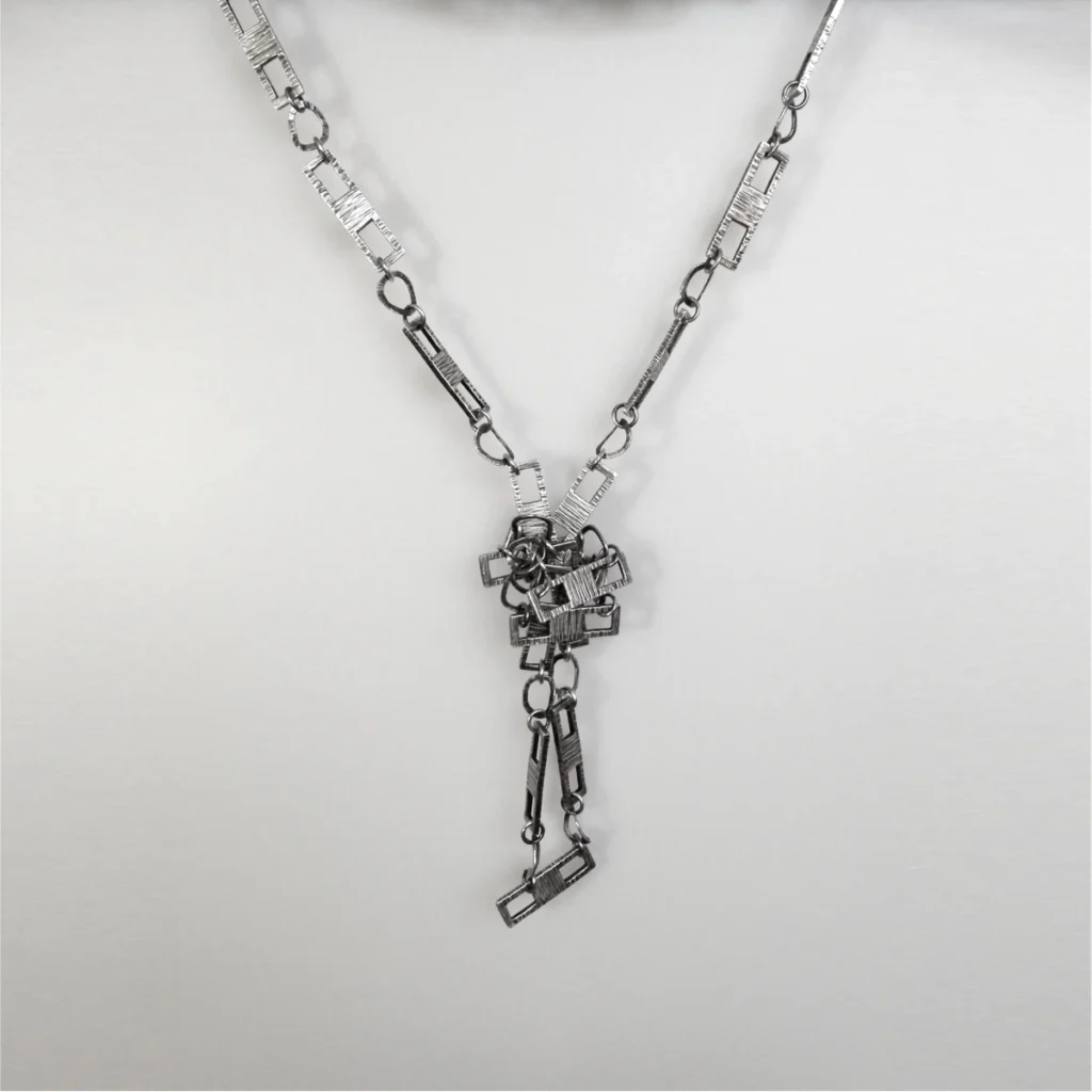 rectangles and oval chain in a knot