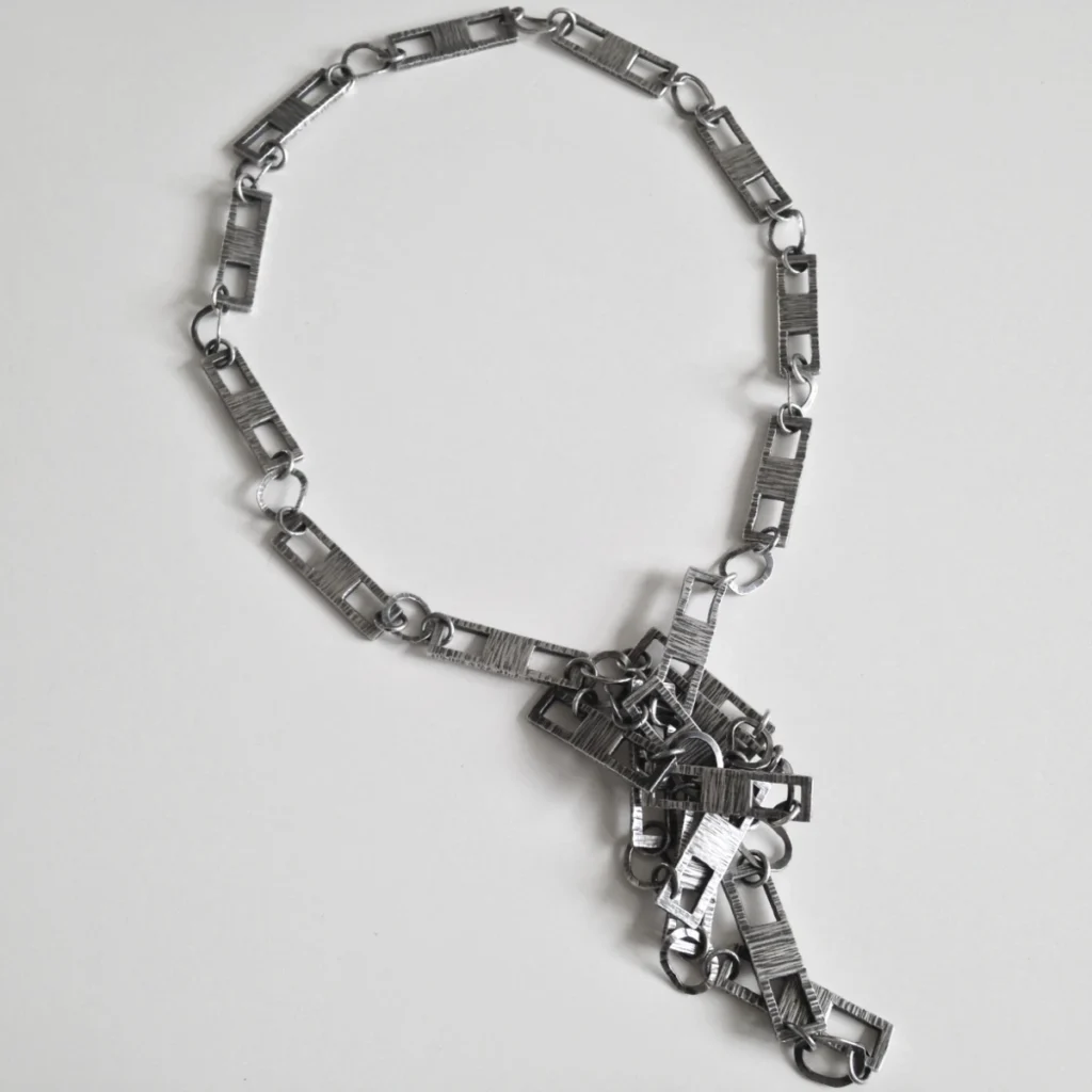 rectangles and oval chain in a knot closer