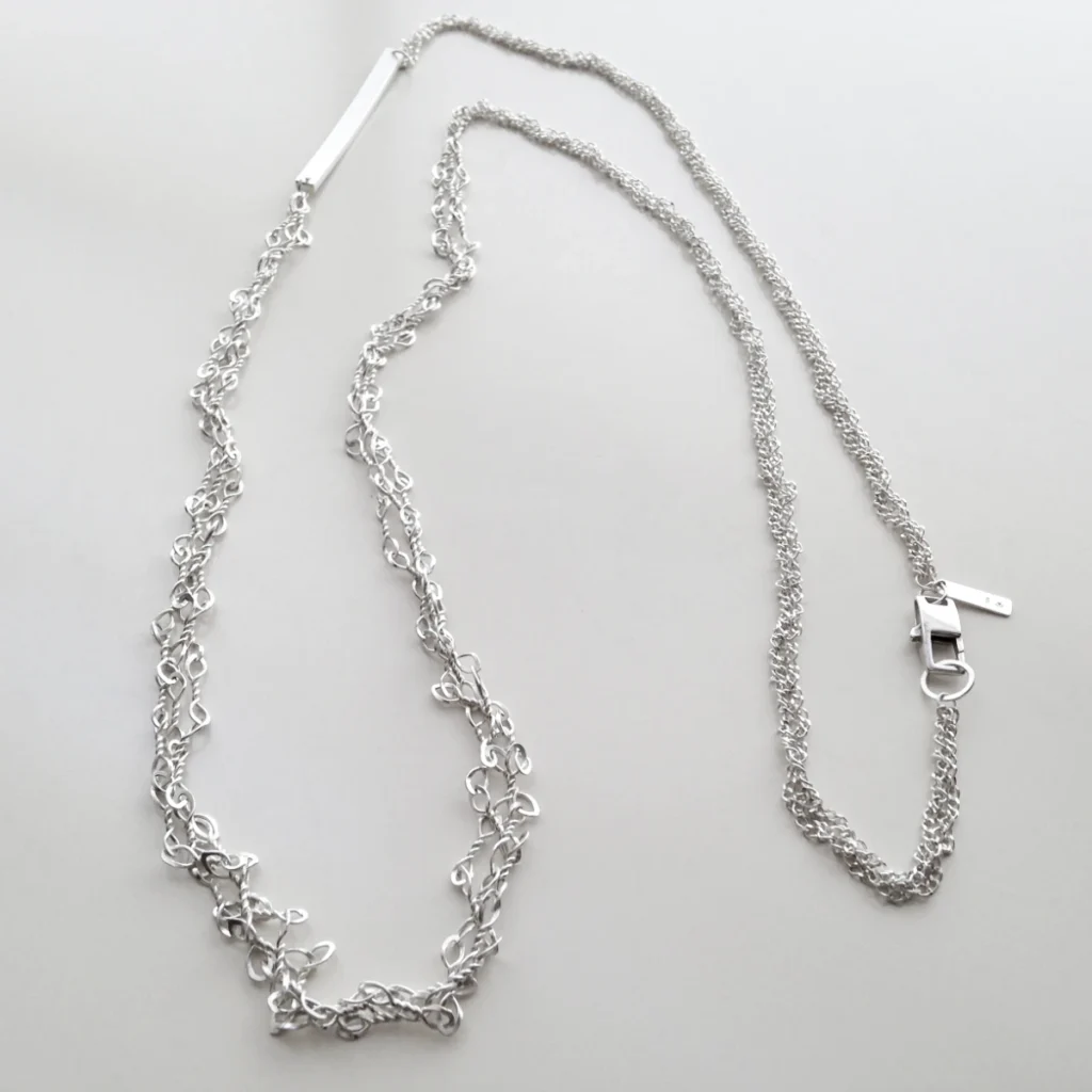 white chain with bar